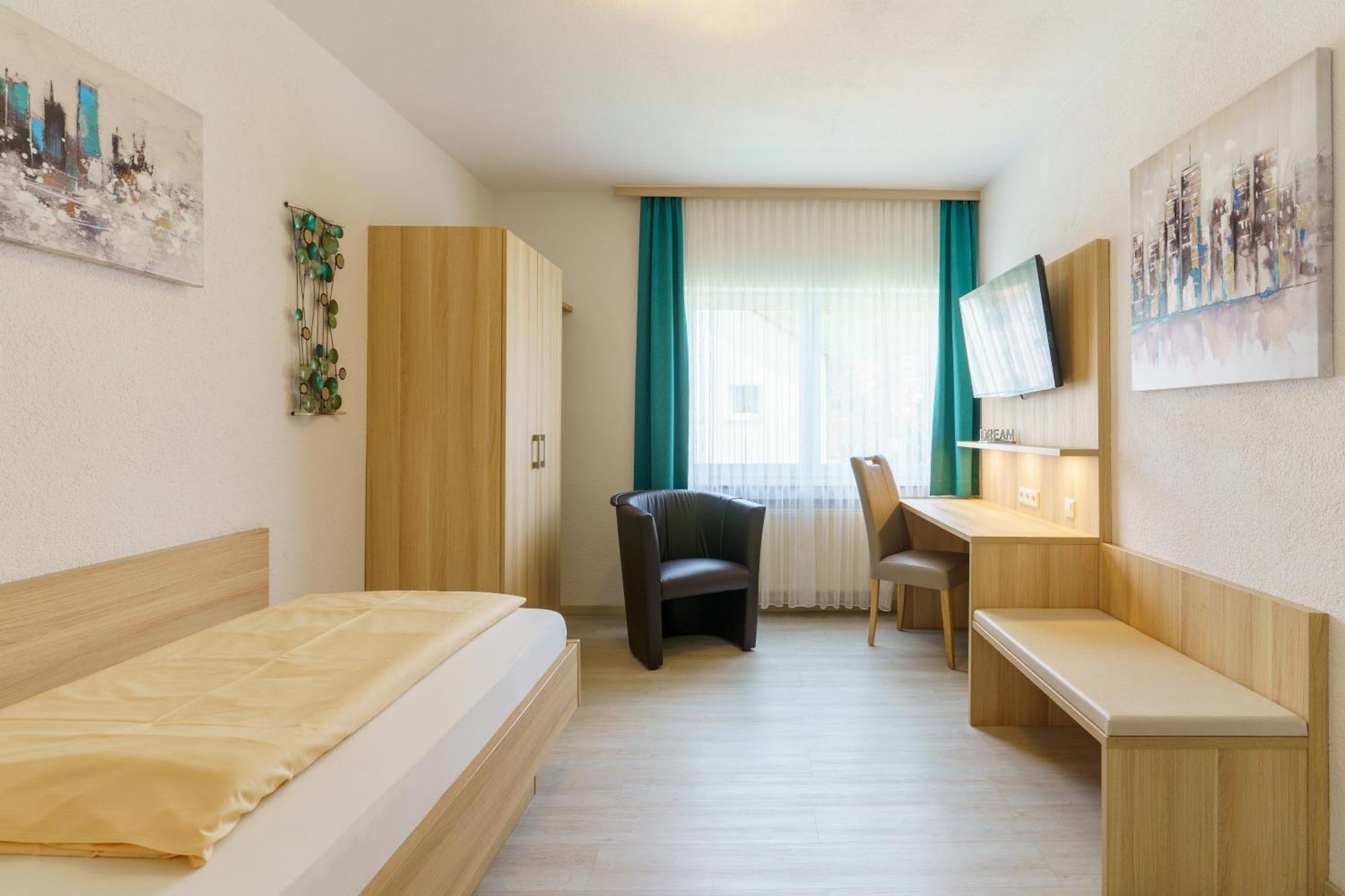 Hotel Rosenstein Heubach  Exteriör bild